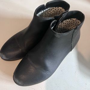 Girls black boots